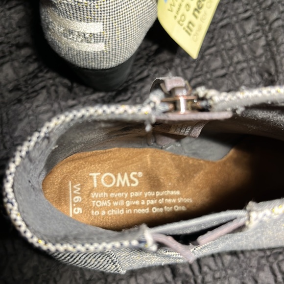 NWT TOMS SZ 6.5 peep toe booties. Castle rock grey, metallic linen. - Picture 5 of 8